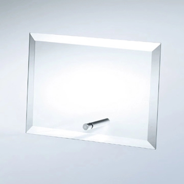Beveled vertical rectangle award with aluminum pole - Image 1