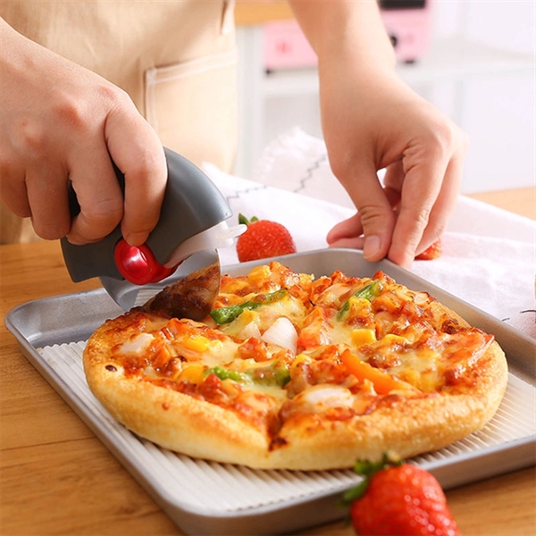 Pizza Cutter with Protective Plastic Blade Guard Cover     - Image 4